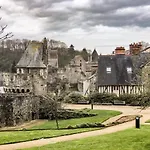 Chateau De Mont St Michel Oda ve Kahvaltı 3*