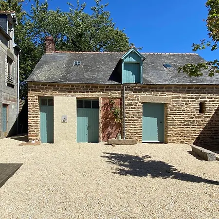 Bed & Breakfast Chateau De Mont St Michel 4*