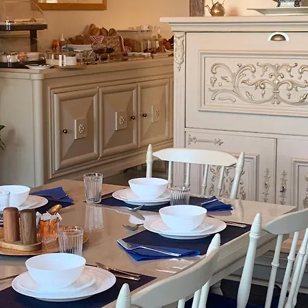 Chateau De Mont St Michel Bed and Breakfast Saint-James