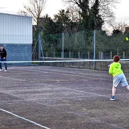 Chateau De Mont St Michel Bed & Breakfast 4*