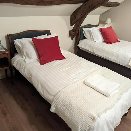 Chateau De Mont St Michel Couette-café 4*