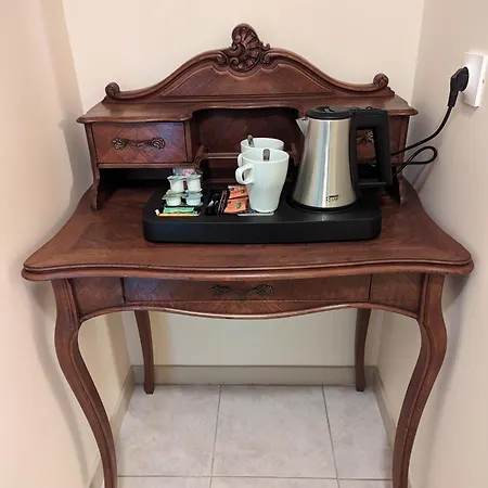 Chateau De Mont St Michel Bed & Breakfast 4*