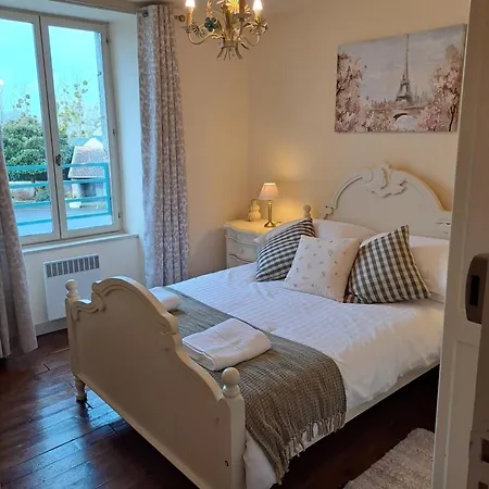 فندق مبيت وإفطار Chateau De Mont St Michel 4*