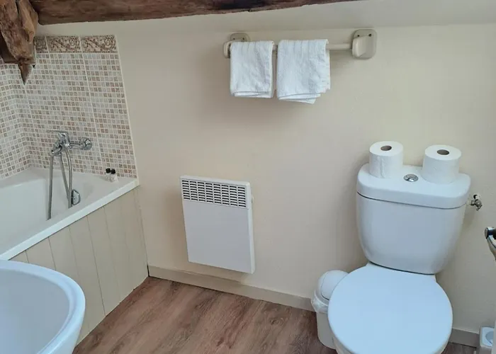 Chateau De Mont St Michel Bed & Breakfast Saint-James