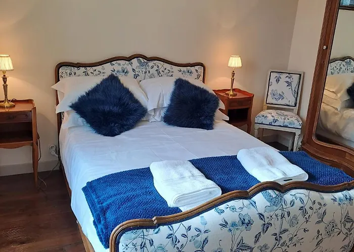 Chateau De Mont St Michel Bed & Breakfast Saint-James