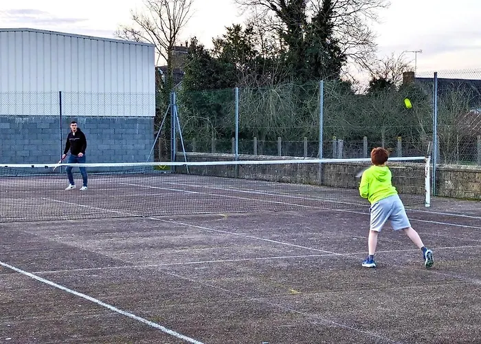 Chateau De Mont St Michel Bed & Breakfast 4*