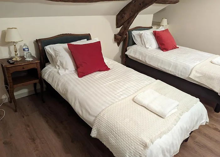 Chateau De Mont St Michel Couette-café 4*