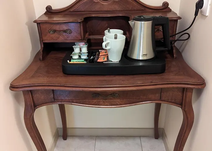 Chateau De Mont St Michel Couette-café 4*