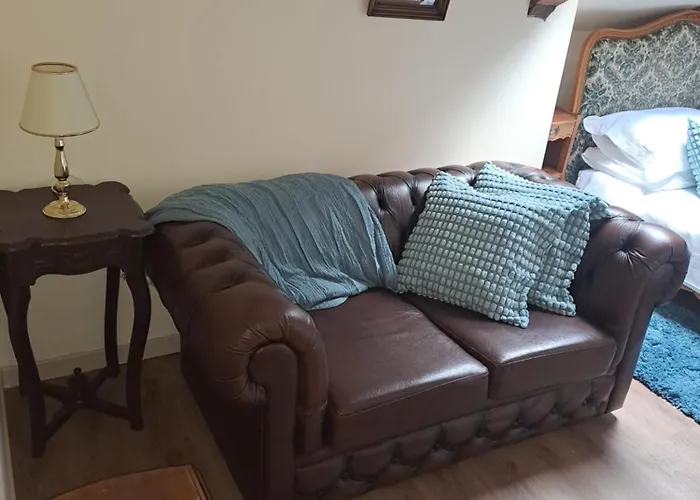 Chateau De Mont St Michel Bed & Breakfast